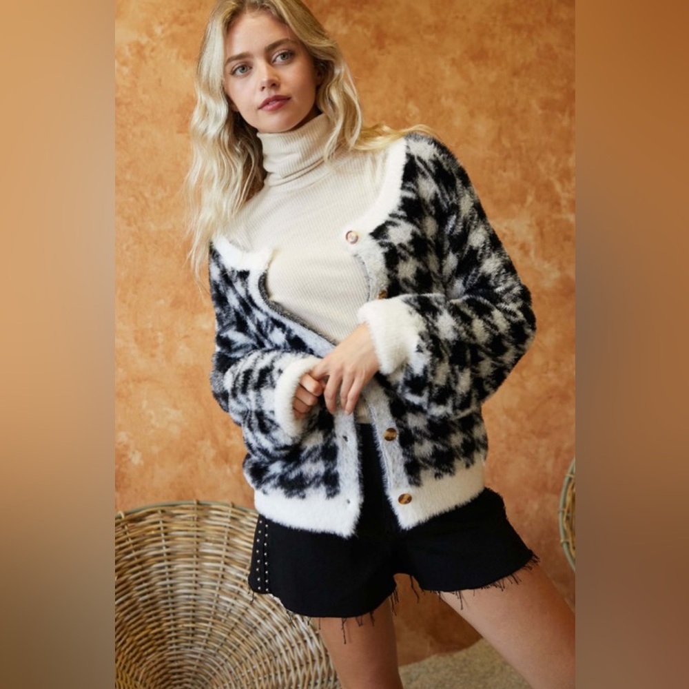 Davi & Dani Houndstooth Button Down Cardigan